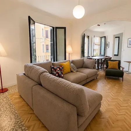 Cycle Haven Ii - Spacious 4br, Lift & Ac Lägenhet *