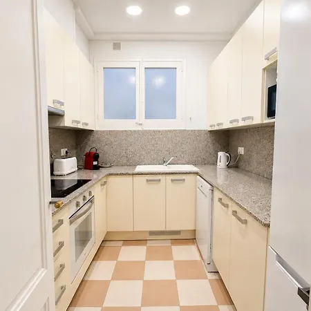 Cycle Haven Ii - Spacious 4br, Lift & Ac