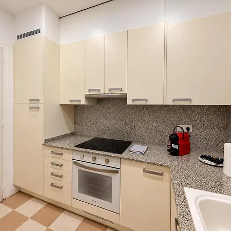 Cycle Haven Iil - Spacious 4br, Lift & Ac *