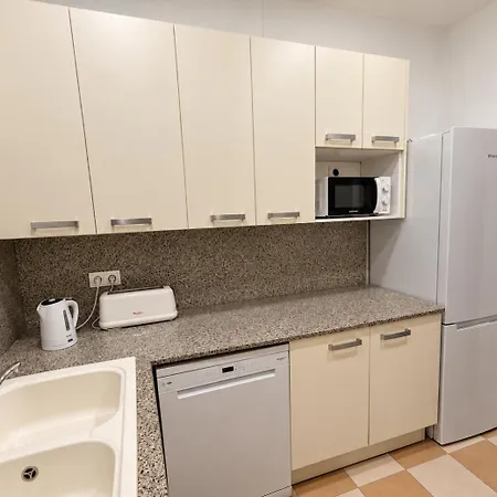 Apartment Cycle Haven Iil - Spacious 4br, Lift & Ac Girona